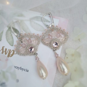 Small pearl drop earrings with blush rose crystals, Classy silver wedding jewelry for bridesmaids, Delicate bridal earrings for boho wedding zdjęcie 1