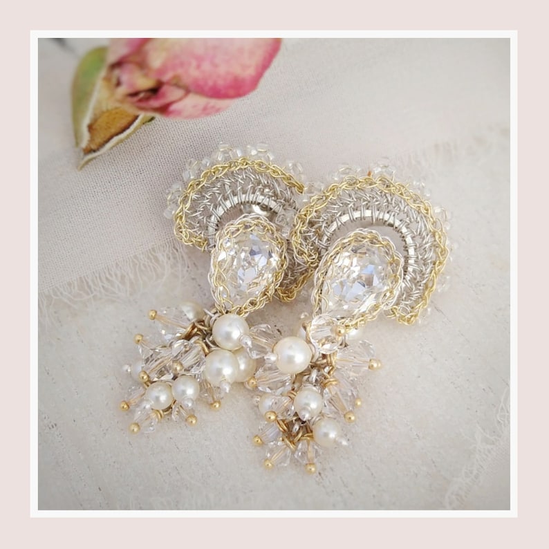 Bridal earrings with pearls and crystals, silver gold bridal earrings, white pearl wedding studs, crystal bride jewelry for wedding day zdjęcie 2