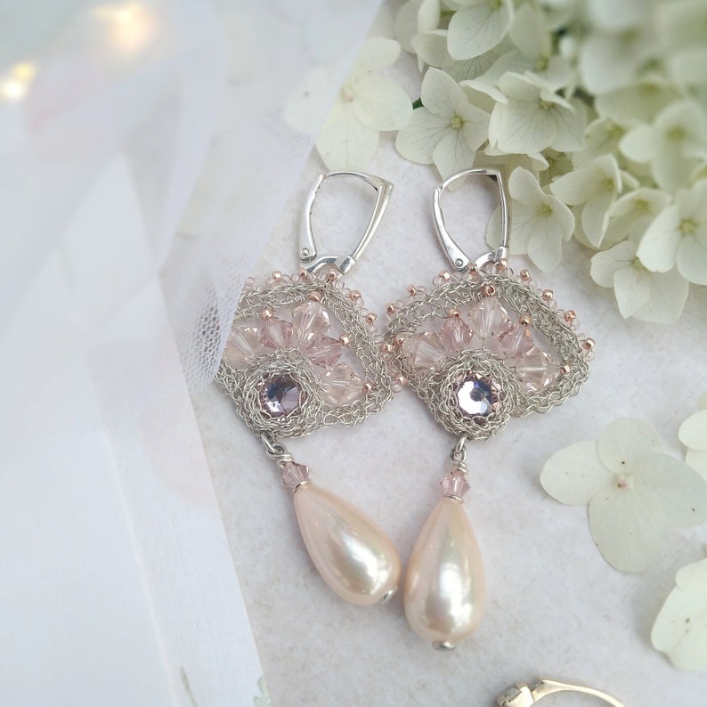 Small pearl drop earrings with blush rose crystals, Classy silver wedding jewelry for bridesmaids, Delicate bridal earrings for boho wedding zdjęcie 6