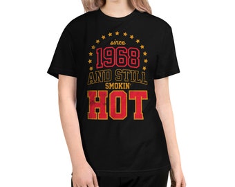 Geboren in 1968 Unisex T-Shirt [Lass uns wissen, wenn du die Jahre ändern möchtest]