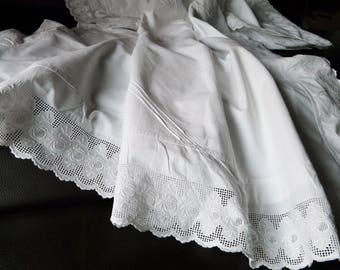 Vintage 1950–1960s handmade pure cotton baby duvet cover with wide anglaise lace and ruffles – nursery bedding, newborn gift, unused