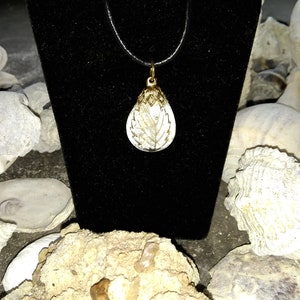 A Fused Glass of 22 Karat Gold Leaf Jewelry Set Pendant and Earrings