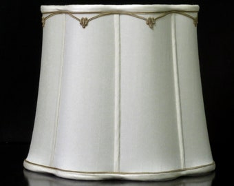 Outscalloped drum lampshade