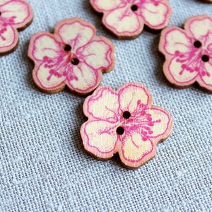 Botones de flores de madera de color rosa
