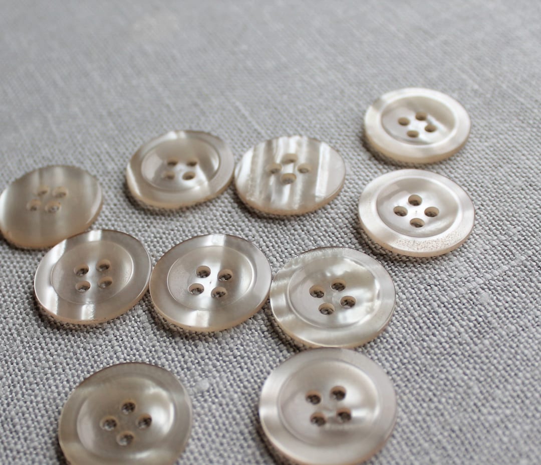 Lot De 15 Boutons Vintage Transparents Blancs à Pied - Diamètre 1,5 Cm, Référence 2106, Occasion