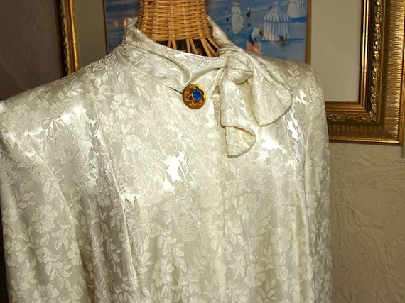 Vintage 1940s White Rayon Jacquard Swing Coat with