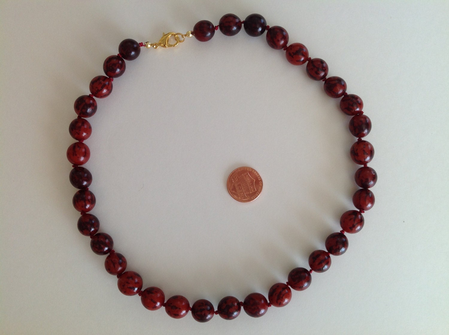 Collier Perles Noir Et Rouge Avec Nœuds - Longueur 40 Pouces (environ 101 Cm) Neuf Sans Emballage