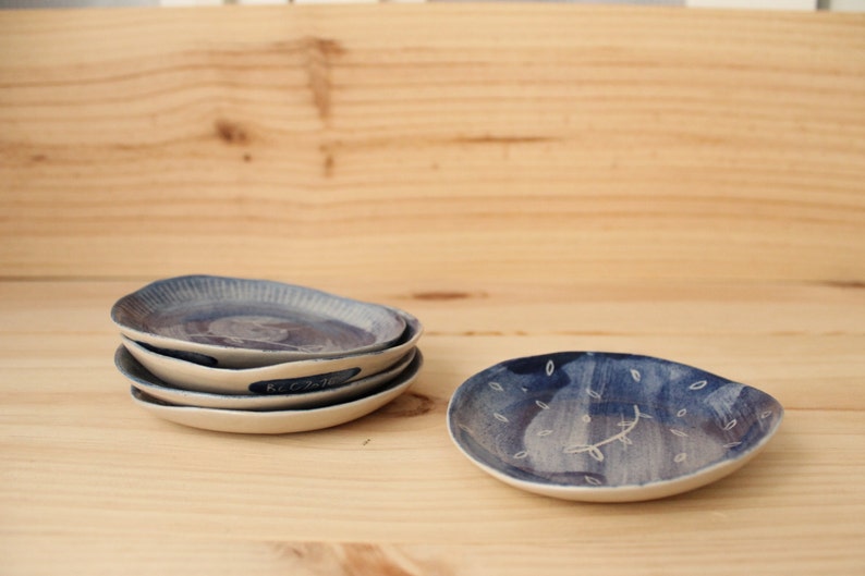 Ring dish Blue decoration Soap dish Stoneware handbuilt little plate Cobalt blue glaze glaze Ready to ship image 2