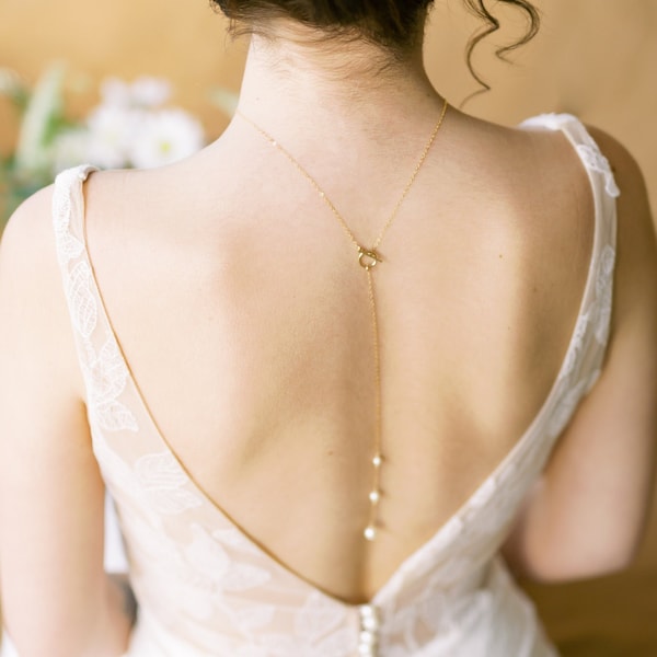 White Pearl Low Back Bridal Backdrop Necklace, Blush Pearl Back Chain for Bride, Modern Bridal Jewelry for Open Back Wedding Dress, AUBREY