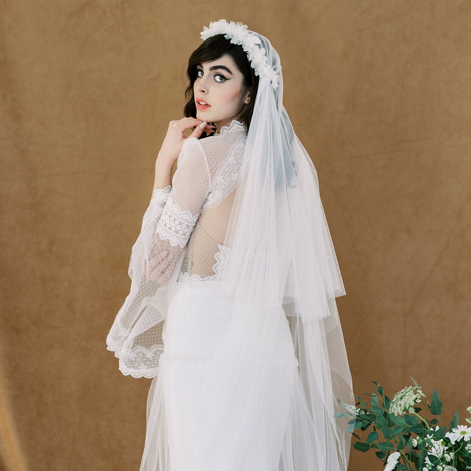 【バオバブの木】MANY WAY AIRY VEIL DRESS V1020 – Avery Austin