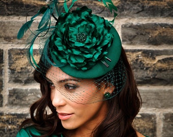 Emerald Fascinator, Black Cocktail Hat, Floral Headpiece, Birdcage Veil Hair Piece, Wedding Feather Hair Comb, Modern Bridal Hat, KATHARINE