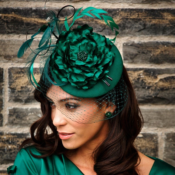 Emerald Fascinator, Black Cocktail Hat, Floral Headpiece, Birdcage Veil Hair Piece, Wedding Feather Hair Comb, Modern Bridal Hat, KATHARINE