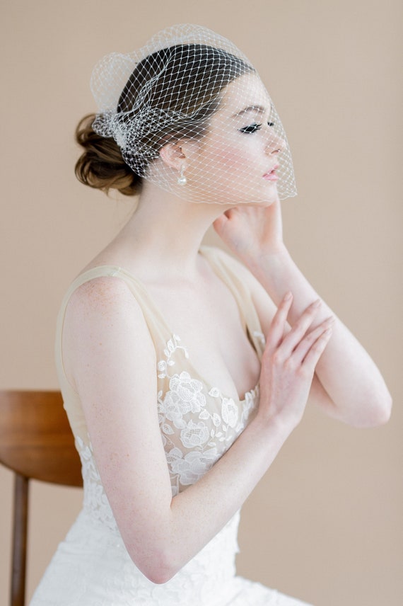 Birdcage veil on the comb. Short veil, mini veil, blusher veil