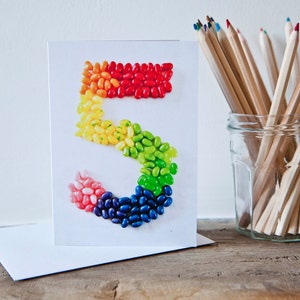 Cartão de feliz aniversário de cinco anos de Jellybeans