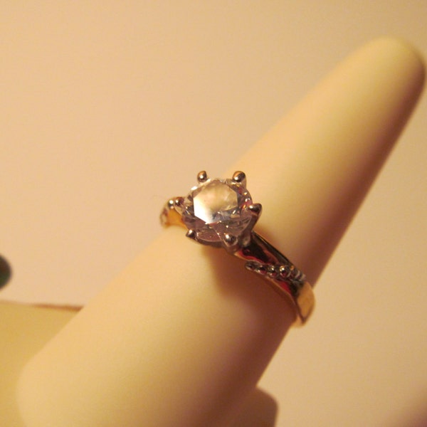Vintage UNWORN Intricate 18k Yellow Gold CLEAR STONE Engagement Ring New from Old Stock