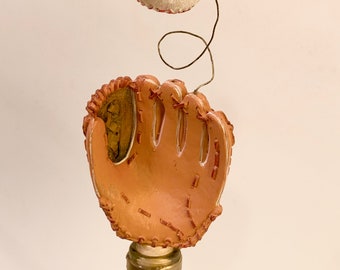 baseball glove + flying ball wine stopper