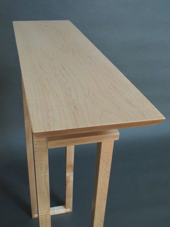 Kleiner Schmaler Beistelltisch - The Cool Designs