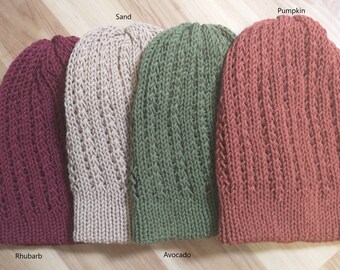 Trails of Ivy Slouchy Beanie, lätt stickad mössa i ullblandning