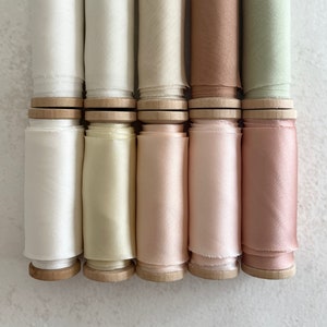 NIEUW 2,5-inch schuin gesneden zijden lint - enkele spoelen (3 yards)