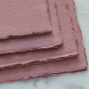 DUSTY ROSE 5,25 x 8,25 po. Papier chiffon en coton fait main, 300 g/m²