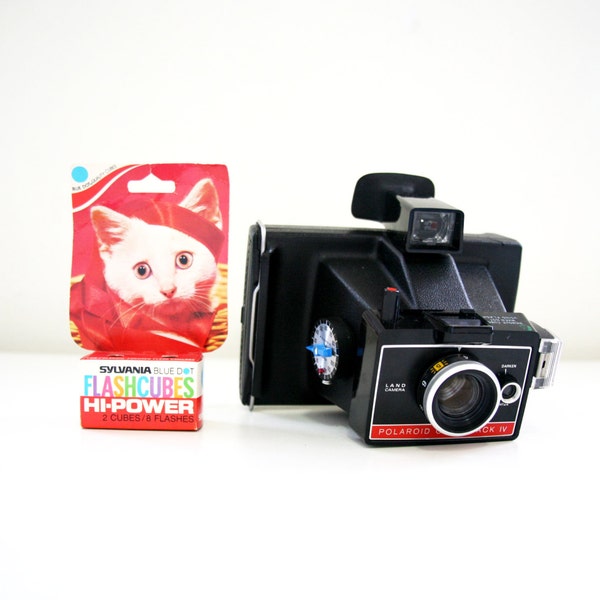 Polaroid Color pack IV camera, with flash cubes and battery installed (film, flash tested)