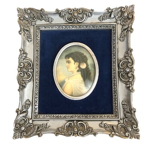 Miniature Portrait in Ornate Silver Frame with Blue Velvet imagen 1