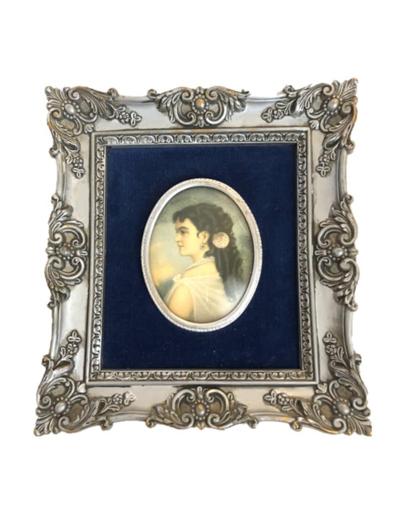Miniature Portrait in Ornate Silver Frame with Blue Velvet imagen 1