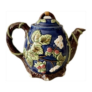 稀少レア、ＷＨＹＴＥ&amp;’MACKAY.青色セラミックス陶器ボトル非売品。 有田焼 白磁 菊花皿 21cm 梶謙製磁社の通販｜Studio1156
