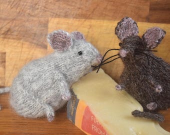 Wee Mouse Knitting Pattern