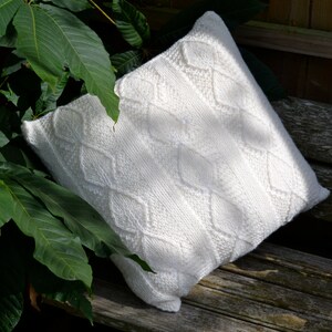 Leaf Cushion Knitting Pattern