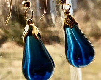 Orecchini vintage in bachelite blu Montana, fili riempiti d&#39;oro 14k