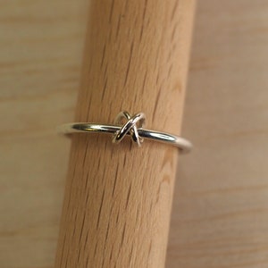 A sterling silver anxiety ring with a bead design.