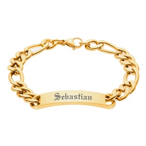 Puede incluir: Pulsera de cadena dorada con una placa rectangular grabada con el nombre "Sebastian".