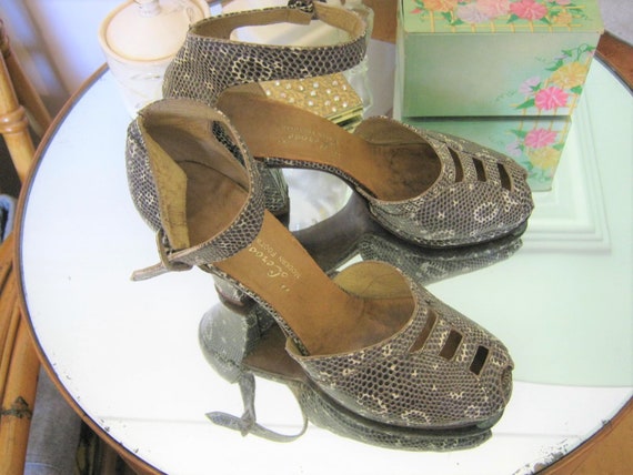Vintage 1940s Snakeskin Ankle Strap Sandals Size 7