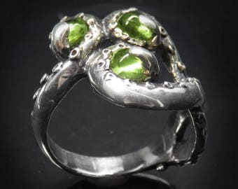 Tentacles Ring with Peridot - Octopus Jewelry - Lovecraft Cthulhu Ring