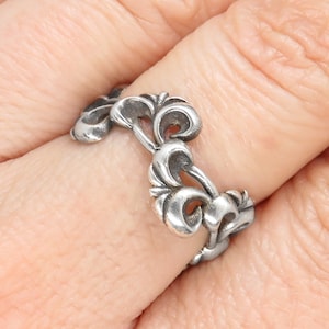 Sterling Silver Flower Ring - Seamless Floral Design Silver Band