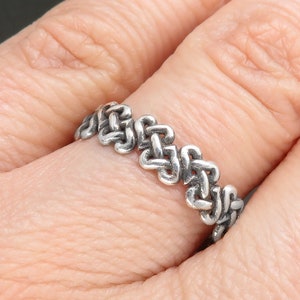 Knotted Celtic Hearts Wedding Ring in Sterling Silver - Celtic Knot Ring - Alternative Wedding Ring