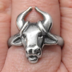 Taurus Ring with Black Diamonds in Sterling Silver - Gift for Taurus - Zodiac Astrology Sign - Animal Jewelry
