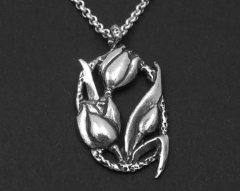 Three Tulips Pendant in Sterling Silver with Patina - Dainty Floral Pendant with a Bouquet of Tulip Flowers - Handmade 925 Silver Necklace