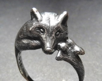 Wolf Ring in Sterling Silver - Wolf Amulet - Spirit Animal Totem Ring - Wolf Ring for Women