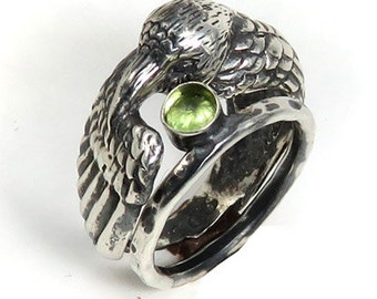 Peridot Ring - Augustus Geboortesteen - Raven Ring met Peridoot - Dubbele Ring - Zwarte Raaf - Groene Steen - Heks Ring - Pagan Ring - Vogel Ring