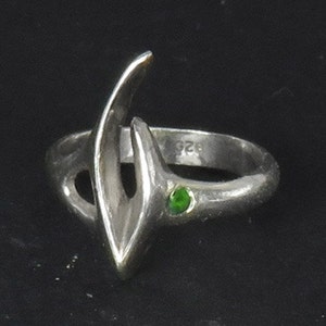 Claw Ring - Emerald Ring - Sterling Silver Ring - Abstract Ring - Green Stone Ring - Dainty Ring - Asymmetrical Ring - Simple Ring
