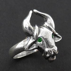 Emerald Taurus Ring in Sterling Silver - May Birthstone Jewelry - Gift for Taurus - Zodiac Astrology Sign - Animal Jewelry