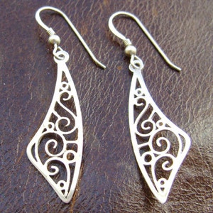 Scimitar filigree earrings - Silver Filigree Earrings