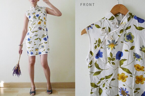 80s White with blue,yellow FLORALS Cheongsam / QiP