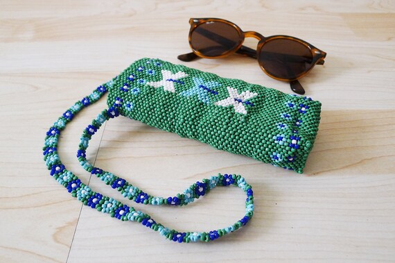 Vintage Handmade Beaded Hard Glasses Case With Cute Strap  display picture 1