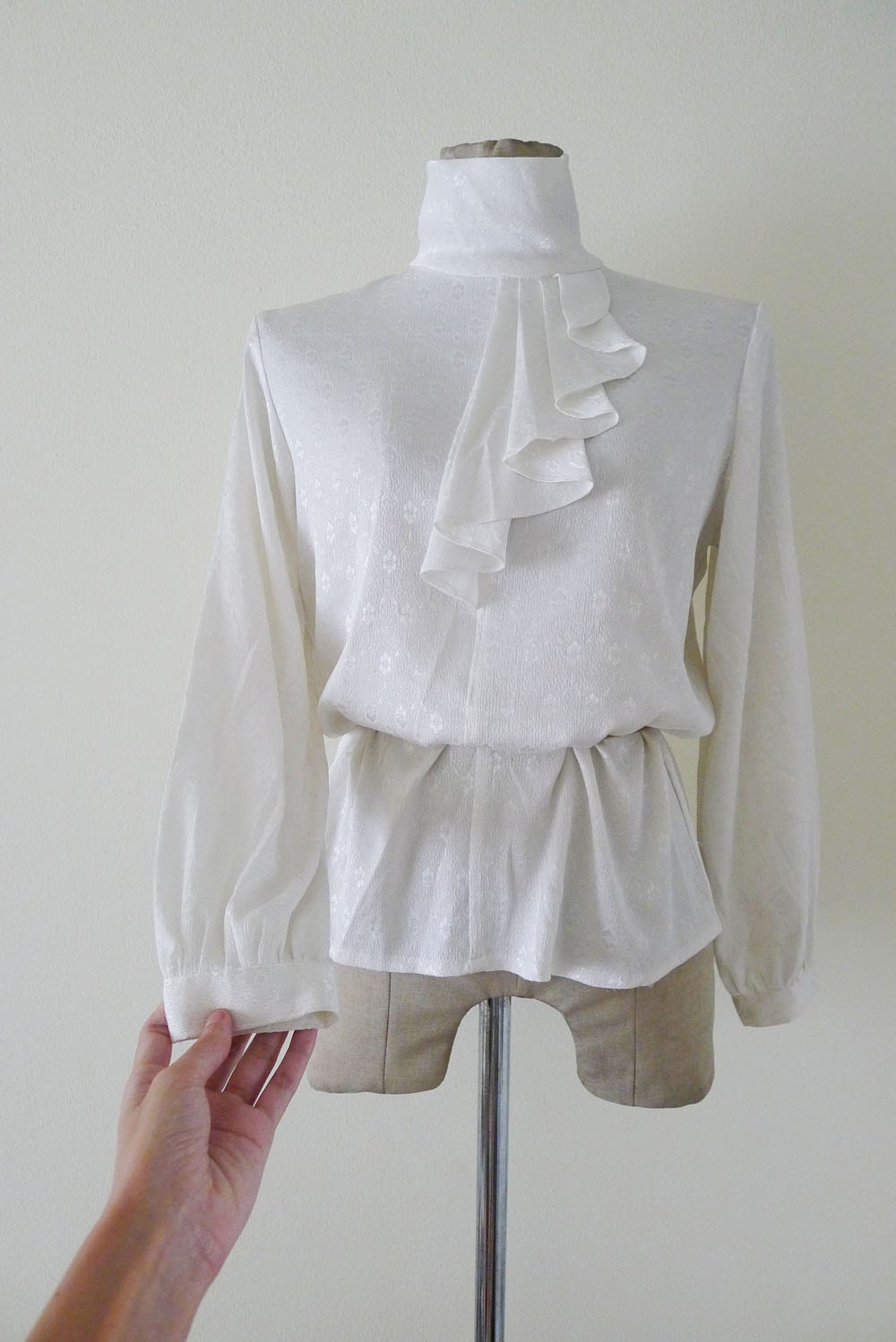 Super High Neck Modern Victorian Beautiful 70s White Pleated