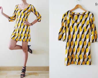 BOLD Diane Von Furstenberg Iconic 3/4 sleeve Silk Jersey mini dress, Geometric Graphic printed, DVF dress, Mod, deep neck, Small, Size 0