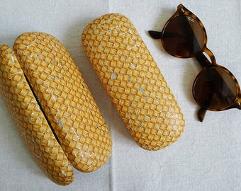 Vtg KITSCH printed hard glasses case,Faux bamboo woven graphic with silver glitters,dead stock,new old stock,never used,rectangle shape,gift