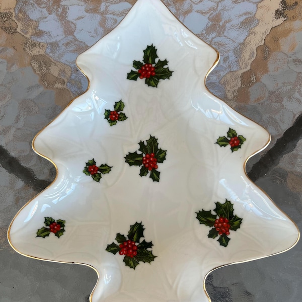 Plato de Navidad con forma de árbol de Navidad y bayas de acebo pintado a mano de Lefton China